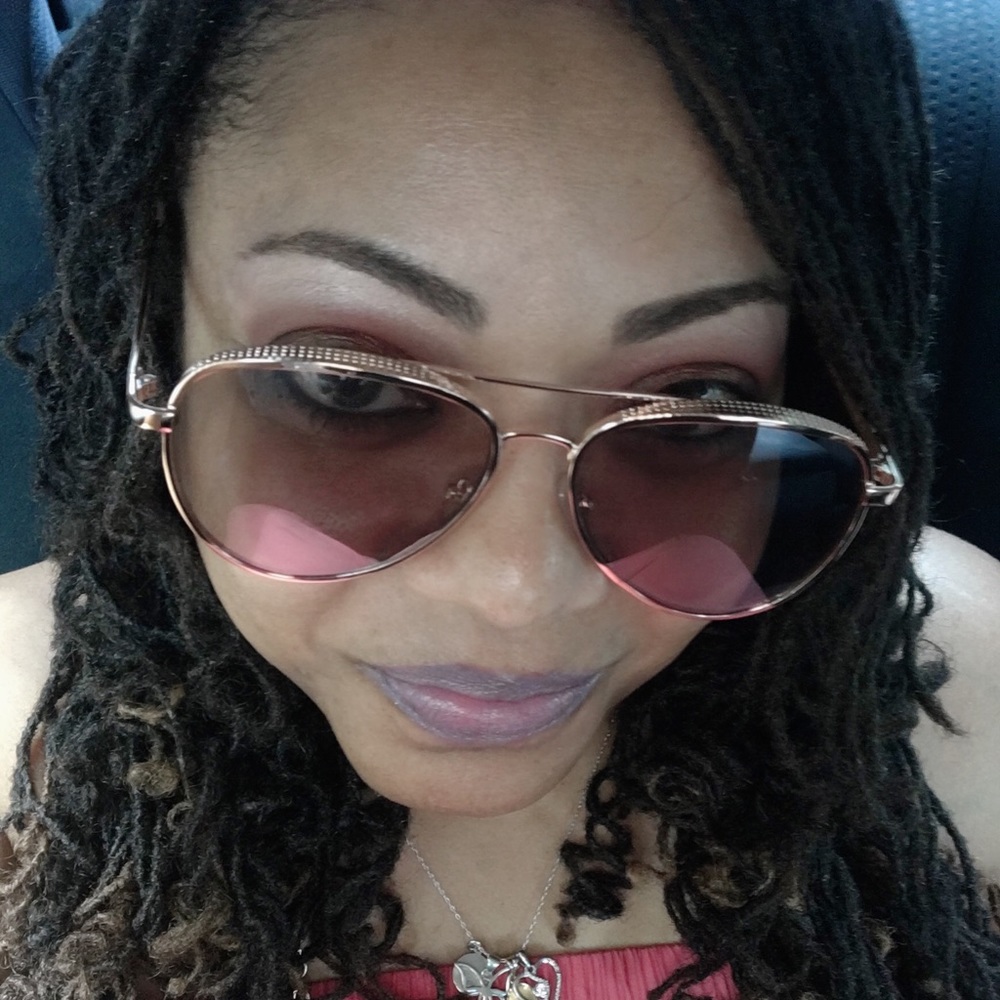 Meet your Posher, Candis